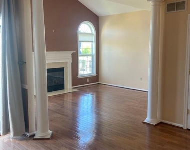 118 Madison Way - Photo Thumbnail 1