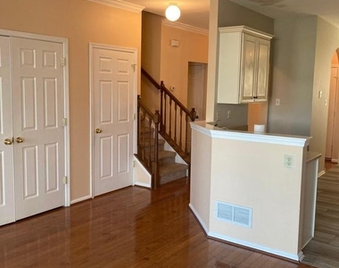 118 Madison Way - Photo Thumbnail 9