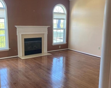 118 Madison Way - Photo Thumbnail 10