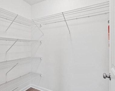 300 Alfalfa Drive - Photo Thumbnail 6