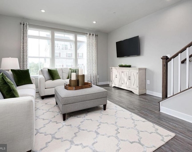 8212 Goldstone Court - Photo Thumbnail 5