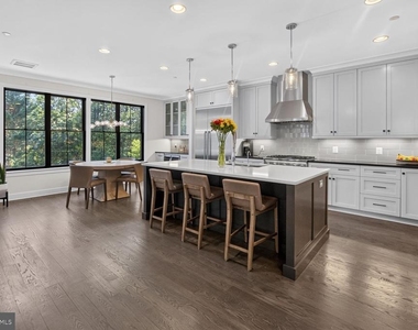 6106 Swansea Street - Photo Thumbnail 7