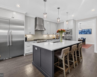 6106 Swansea Street - Photo Thumbnail 9