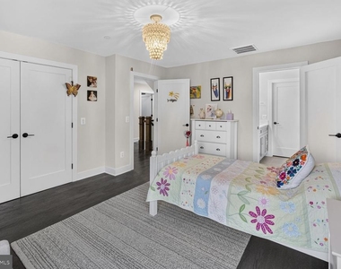 6106 Swansea Street - Photo Thumbnail 22