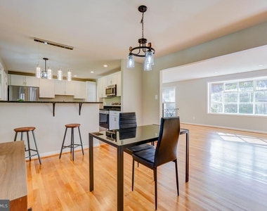 6417 Earlham Drive - Photo Thumbnail 9