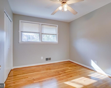 6417 Earlham Drive - Photo Thumbnail 15