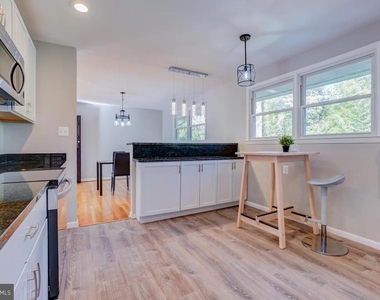 6417 Earlham Drive - Photo Thumbnail 13