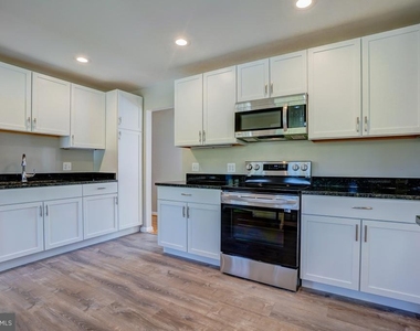 6417 Earlham Drive - Photo Thumbnail 12