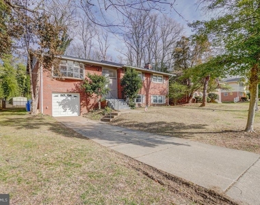 6417 Earlham Drive - Photo Thumbnail 2
