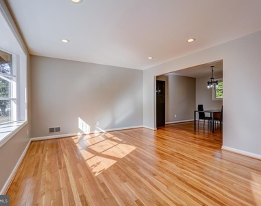 6417 Earlham Drive - Photo Thumbnail 5