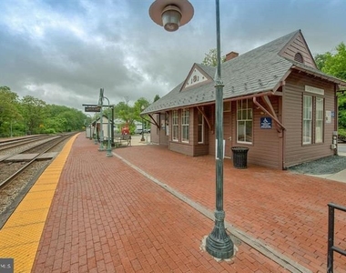 19084 Highstream Drive - Photo Thumbnail 8