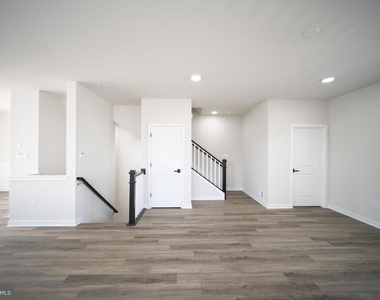 442 Whirl Lane - Photo Thumbnail 7