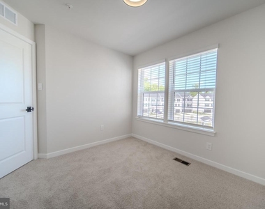 442 Whirl Lane - Photo Thumbnail 26