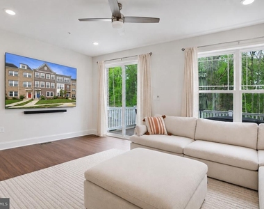 2764 Bridgewater Drive - Photo Thumbnail 14