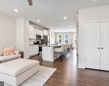 2764 Bridgewater Drive - Photo Thumbnail 9
