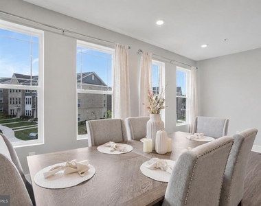 2764 Bridgewater Drive - Photo Thumbnail 12