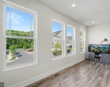 238 Waterstone Rd - Photo Thumbnail 12