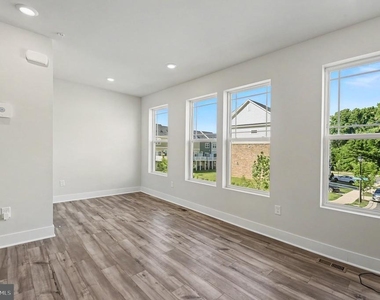 238 Waterstone Rd - Photo Thumbnail 11