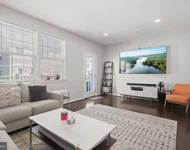 9364 Paragon Way - Photo Thumbnail 13