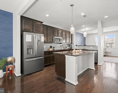 9364 Paragon Way - Photo Thumbnail 7