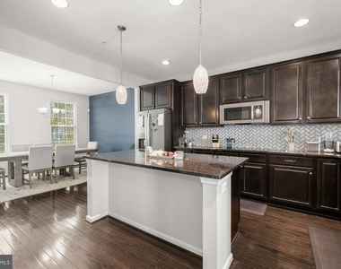 9364 Paragon Way - Photo Thumbnail 10