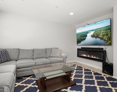 9364 Paragon Way - Photo Thumbnail 3