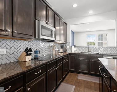 9364 Paragon Way - Photo Thumbnail 8