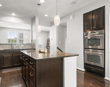 9364 Paragon Way - Photo Thumbnail 5