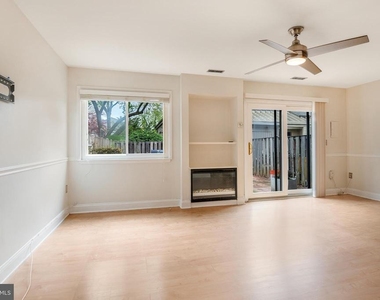 1055 Cedar Ridge Court - Photo Thumbnail 3