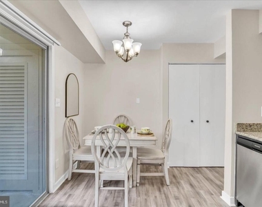 7036 Harbour Village Court - Photo Thumbnail 17