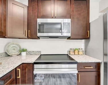 7036 Harbour Village Court - Photo Thumbnail 12