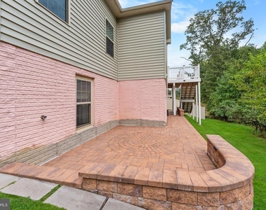 7570 Arundel Woods Drive - Photo Thumbnail 6