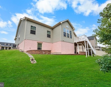 7570 Arundel Woods Drive - Photo Thumbnail 5