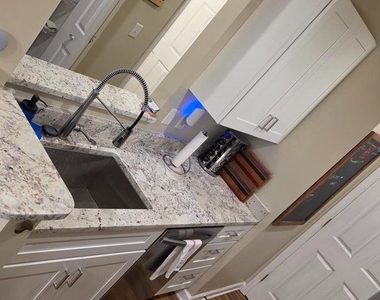 400 Cascade Lane - Photo Thumbnail 9