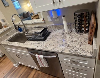 400 Cascade Lane - Photo Thumbnail 8
