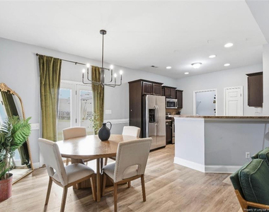 601 Collinwood Drive - Photo Thumbnail 7