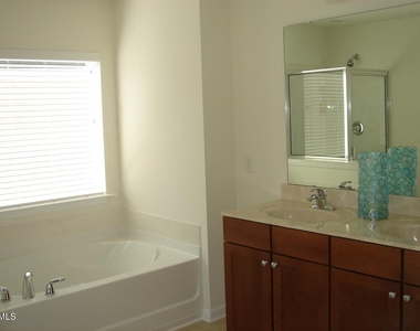 4001 Jockey Club Circle - Photo Thumbnail 6