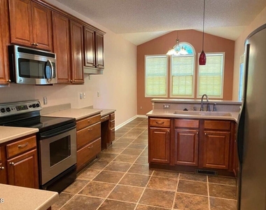 3117 Cregler Drive - Photo Thumbnail 4