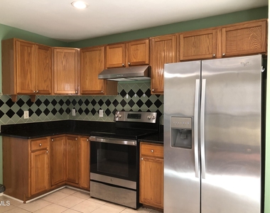 814 Bristol Blue Street - Photo Thumbnail 8