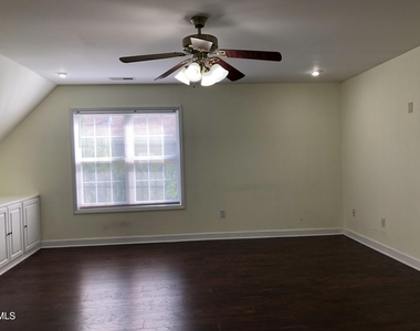 814 Bristol Blue Street - Photo Thumbnail 22