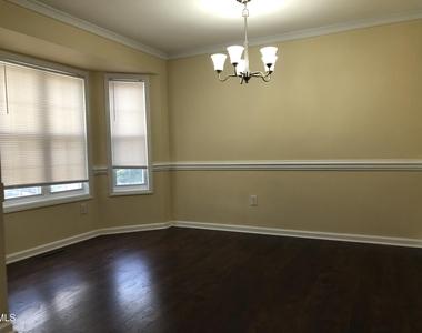 814 Bristol Blue Street - Photo Thumbnail 2