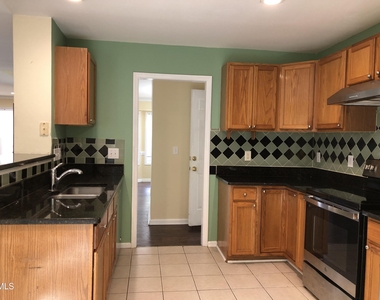 814 Bristol Blue Street - Photo Thumbnail 7