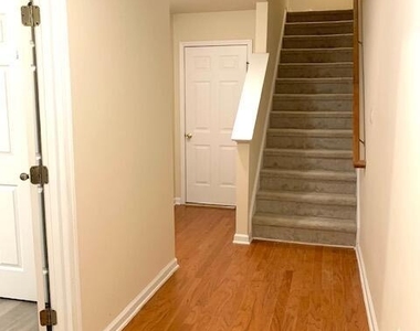 3857 Cary Glen Boulevard - Photo Thumbnail 5