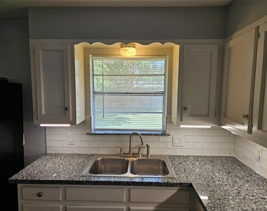 806 Ranch Rd - Photo Thumbnail 8