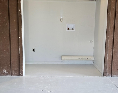 806 Ranch Rd - Photo Thumbnail 15