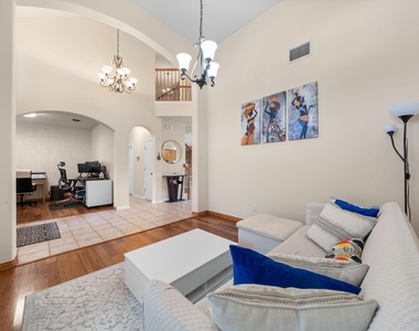 1512 Amelia Dr - Photo Thumbnail 4