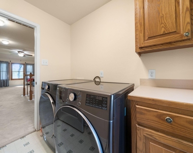 1512 Amelia Dr - Photo Thumbnail 27