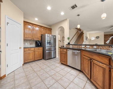 1512 Amelia Dr - Photo Thumbnail 14