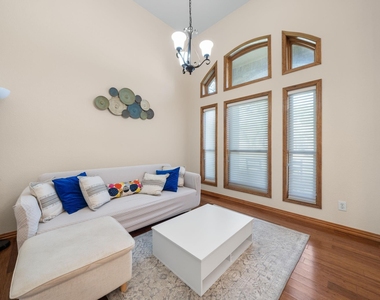 1512 Amelia Dr - Photo Thumbnail 3