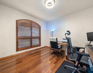 1512 Amelia Dr - Photo Thumbnail 5